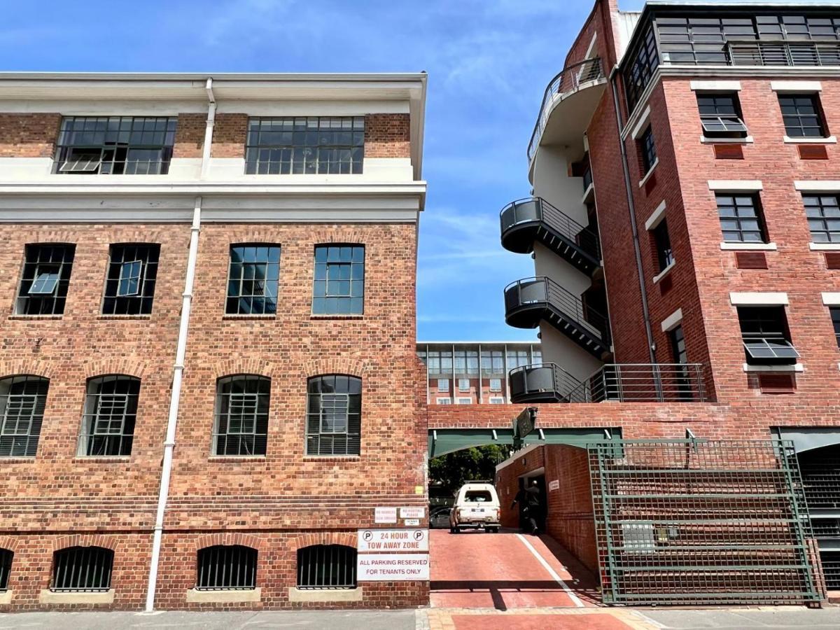 No Load-shedding Spacious *