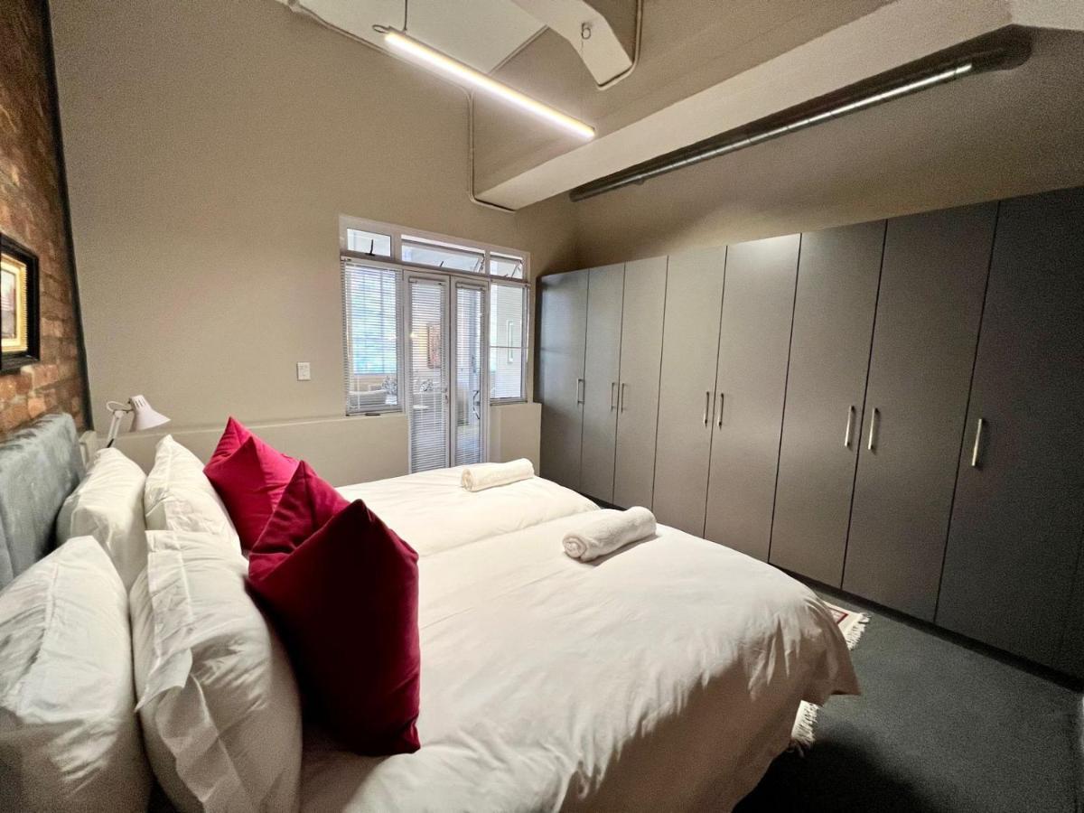 No Load-shedding Spacious Apartment *